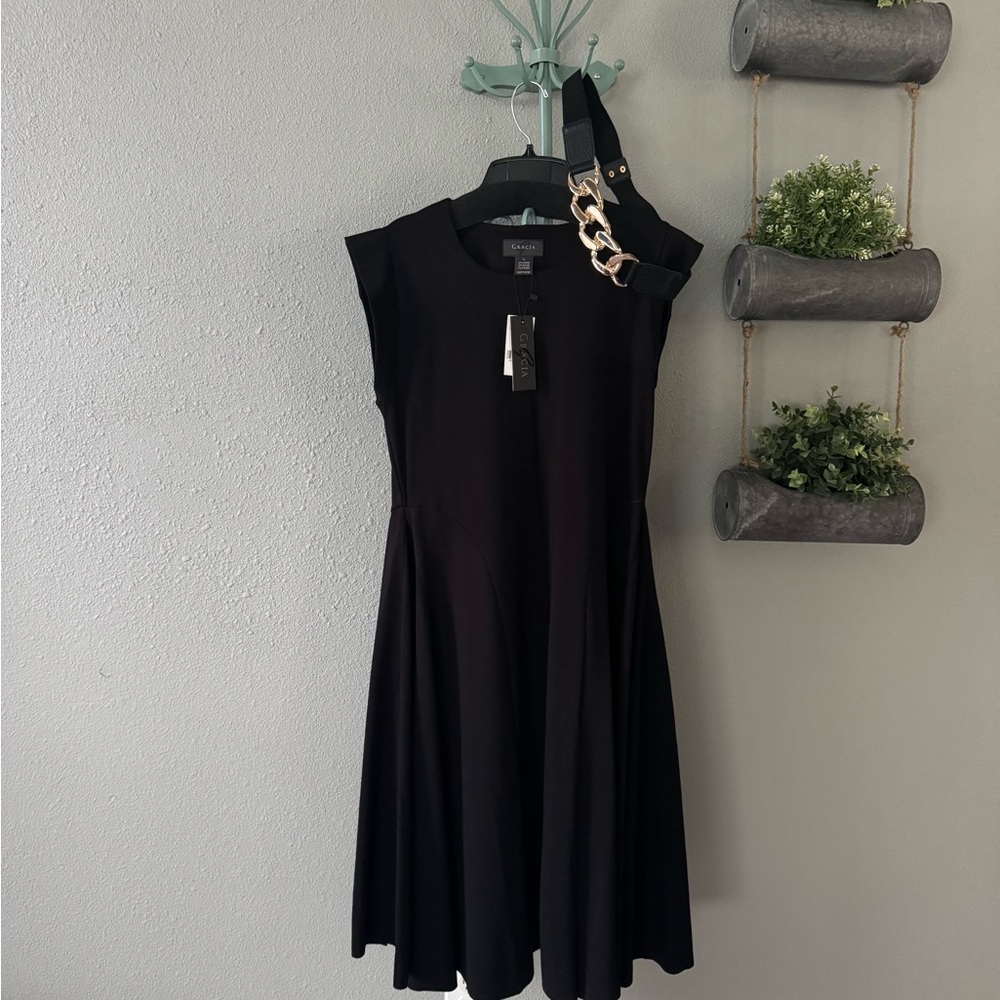 Gracia Black Sleeveless Mini Dress size L NWT